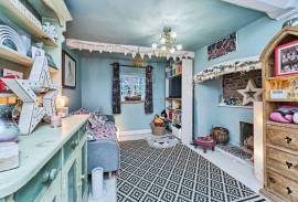 3 bedroom, Detached house for sale