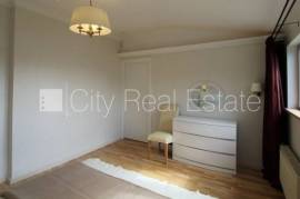 Apartment for rent in Riga, 165.00m2