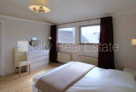 Apartment for rent in Riga, 165.00m2
