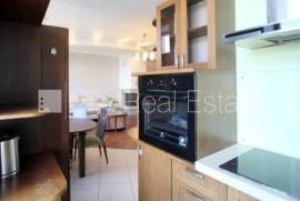 Apartment for rent in Riga, 165.00m2