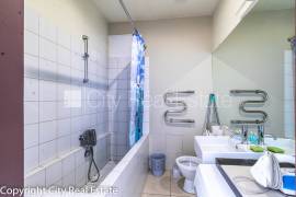 Studio for rent in Riga, 70.00m2