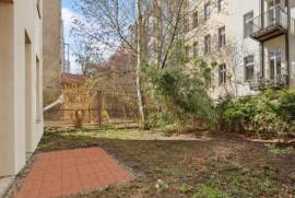 Spacious 3-Room Apartment with Private Garden in front of Helmholtzplatz
