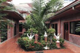 Mini hotel at a great location for sale - Phratamnak hill Pattaya