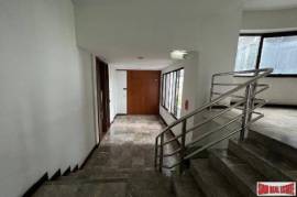 Academia Grand Tower Condominium - 3 Bedrooms and 2 Bathrooms for Sale in Phrom Phong Area of Bangkok