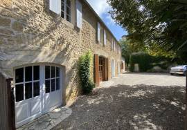 Maison de caractere de 2 chambres avec maison attenante supplementaire de 2 chambres sur un terrain prive avec piscine