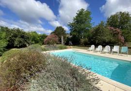 Maison de caractere de 2 chambres avec maison attenante supplementaire de 2 chambres sur un terrain prive avec piscine