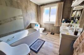 5 room, 115m2 Villa for sale in Saint genis des fontaines - 349 000 € *