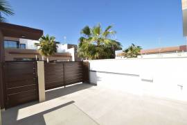 MODERN 4 BEDROOM VILLA WITH SWIMMING POOL IN LA FINCA GOLF RESORT
