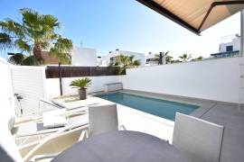MODERN 4 BEDROOM VILLA WITH SWIMMING POOL IN LA FINCA GOLF RESORT