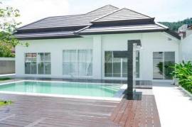 Modern villa with pool in a quiet area near international schools for 9.9 million baht!