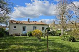 €149950 - Bright Detached Bungalow With Beautiful Wooded Grounds