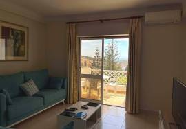 Spacious Top Floor Apartment with 3 Bedrooms and Sea View