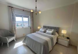 Spacious Top Floor Apartment with 3 Bedrooms and Sea View