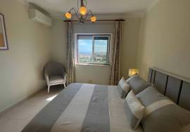 Spacious Top Floor Apartment with 3 Bedrooms and Sea View