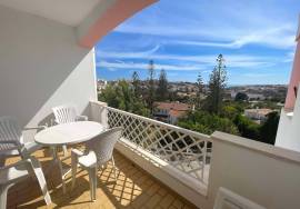 Spacious Top Floor Apartment with 3 Bedrooms and Sea View