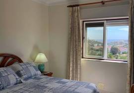 Spacious Top Floor Apartment with 3 Bedrooms and Sea View