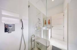2 bedroom villa with backyard in the riverside area of Portimão