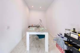 2 bedroom villa with backyard in the riverside area of Portimão