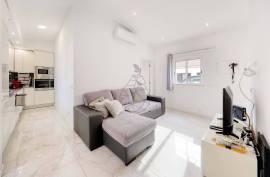 2 bedroom villa with backyard in the riverside area of Portimão