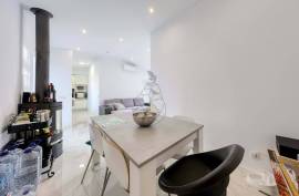 2 bedroom villa with backyard in the riverside area of Portimão