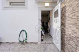 2 bedroom villa with backyard in the riverside area of Portimão