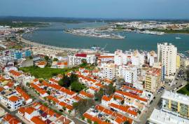 2 bedroom villa with backyard in the riverside area of Portimão