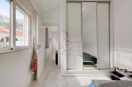 2 bedroom villa with backyard in the riverside area of Portimão