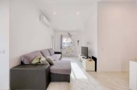 2 bedroom villa with backyard in the riverside area of Portimão