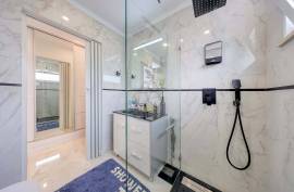 2 bedroom villa with backyard in the riverside area of Portimão