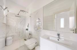 2 bedroom villa with backyard in the riverside area of Portimão