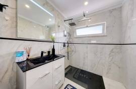 2 bedroom villa with backyard in the riverside area of Portimão