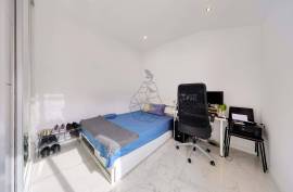 2 bedroom villa with backyard in the riverside area of Portimão