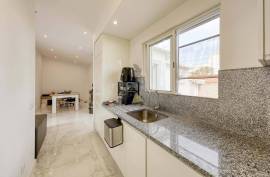 2 bedroom villa with backyard in the riverside area of Portimão
