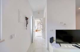 2 bedroom villa with backyard in the riverside area of Portimão
