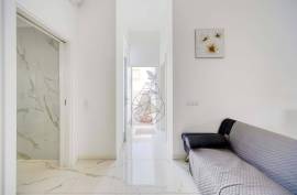 Renovated Typical 2 Bedroom Villa with Terrace in Portimão