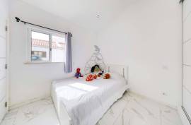 Renovated Typical 2 Bedroom Villa with Terrace in Portimão