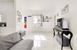 Renovated Typical 2 Bedroom Villa with Terrace in Portimão