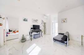 Renovated Typical 2 Bedroom Villa with Terrace in Portimão