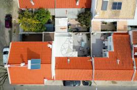 Renovated Typical 2 Bedroom Villa with Terrace in Portimão