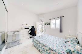 Renovated Typical 2 Bedroom Villa with Terrace in Portimão