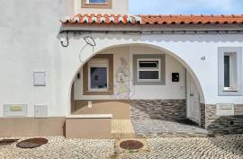 Renovated Typical 2 Bedroom Villa with Terrace in Portimão
