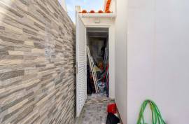 Renovated Typical 2 Bedroom Villa with Terrace in Portimão
