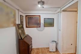 Shop with basement in the historic center of Santarém.