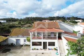 Moradia T4 com 8 415m2 de terreno em Reguengo Grande, Lourinhã