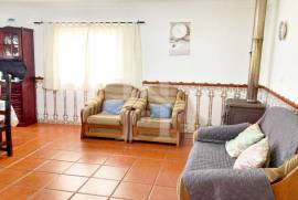 Moradia T4 com 8 415m2 de terreno em Reguengo Grande, Lourinhã