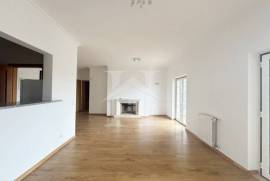 Apartamento T1 na Quinta da Beloura com Garagem e Arrecadação
