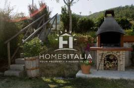 Authentic Tuscan farmhouse with pool, garden & panoramic views
