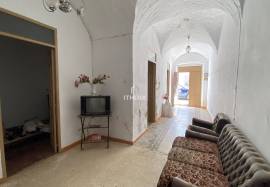 Central house in Don Benito with patio and many possibilities