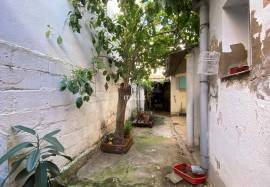 Central house in Don Benito with patio and many possibilities