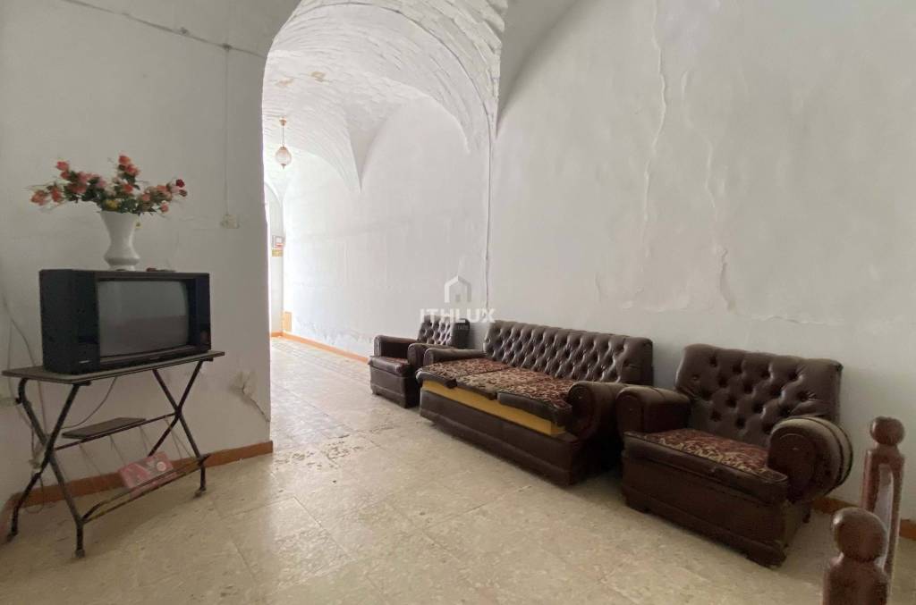Central house in Don Benito with patio and many possibilities